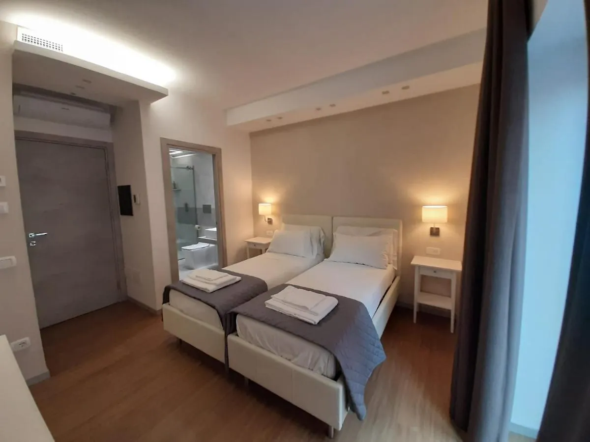 Prestige Rooms Chiaia Hotel Неаполь