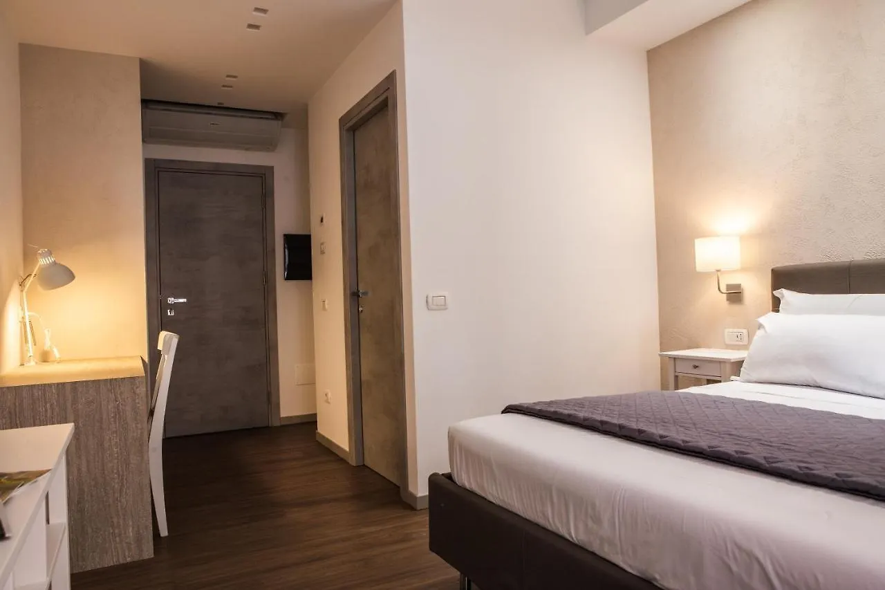 נאפולי Prestige Rooms Chiaia Hotel 3*,  איטליה